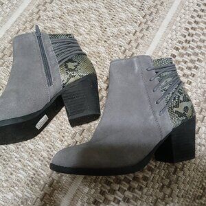 Skechers Memory Foam Gray Suede Ankle Boots sz 8 M